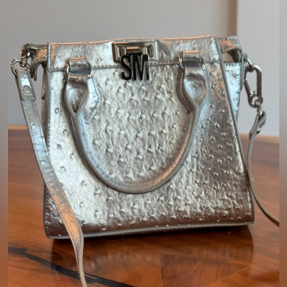 Steve Madden women’s Hartley satchel. Silver color. Detachable strap - Picture 2 of 3